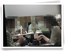 食事をする様子